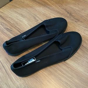 Women’s Vans slip on sneakers